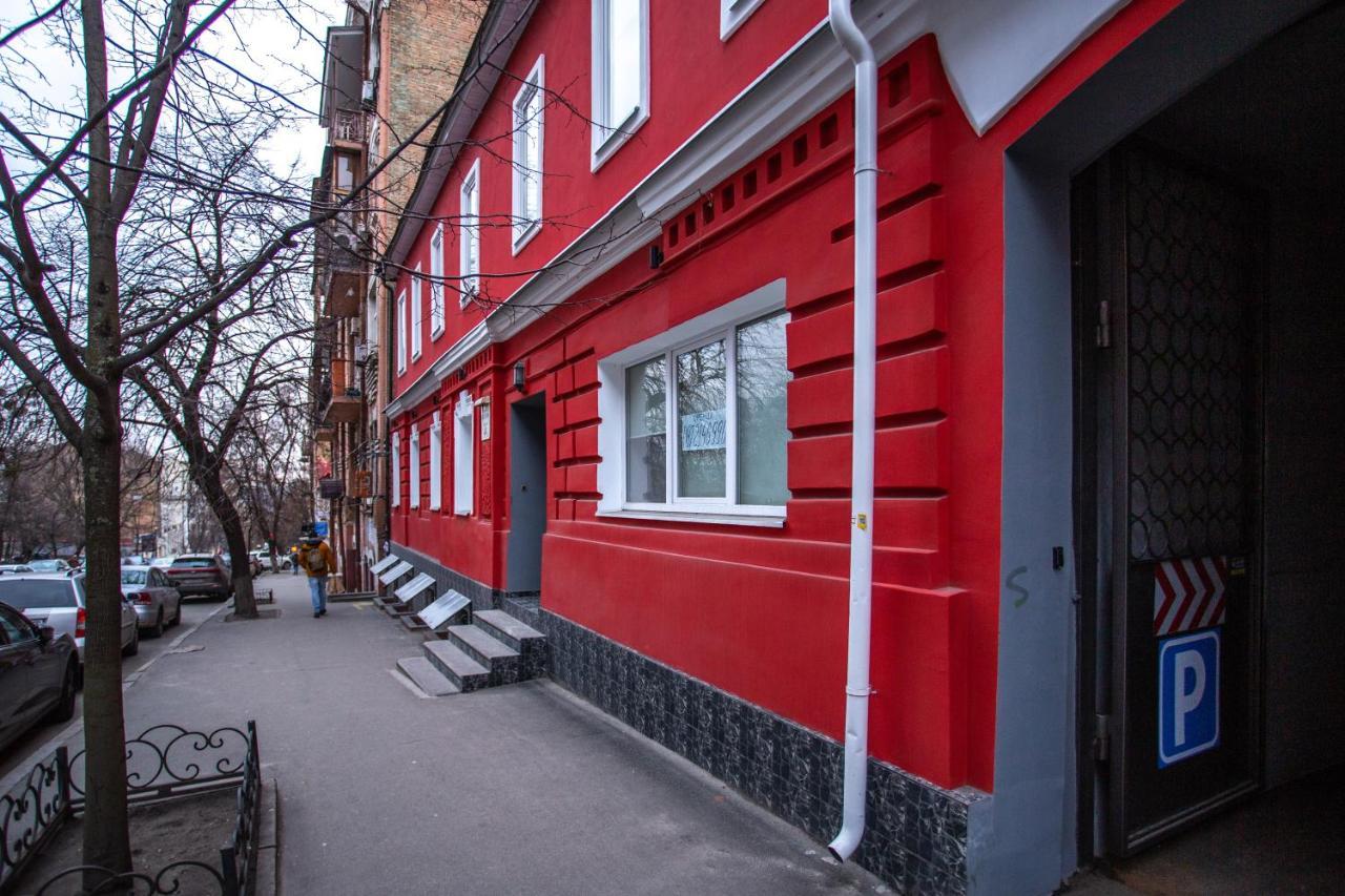 P2B Hostel & Bar Kiev Exteriör bild